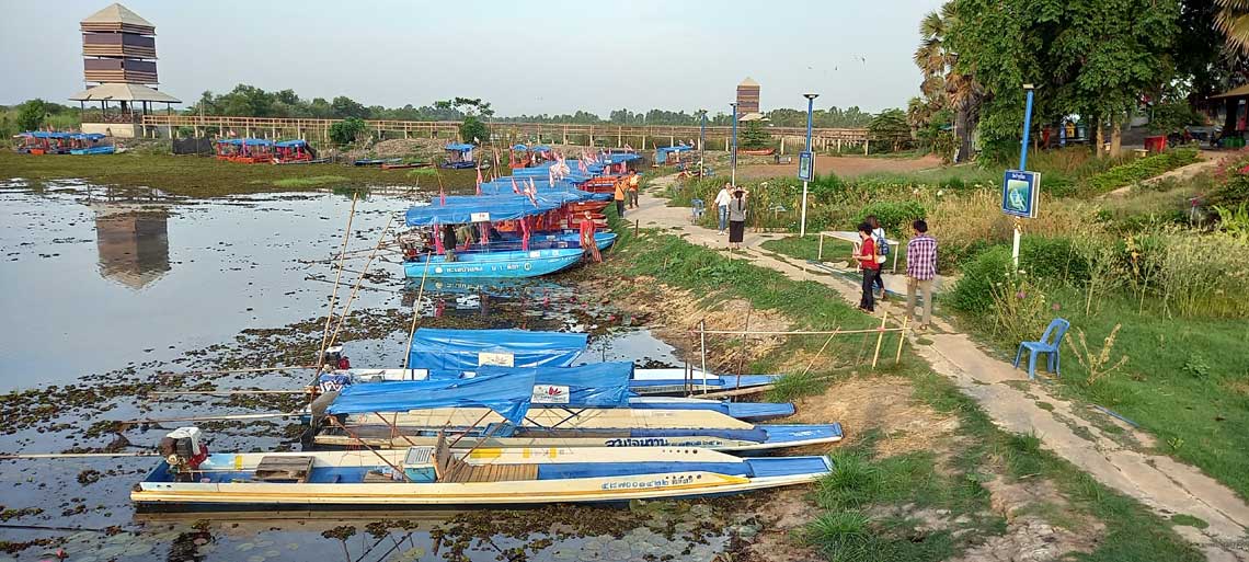 boats to take you around the red lotus lake
